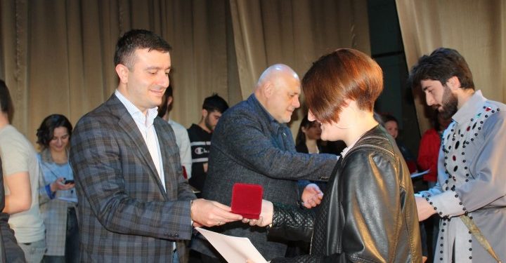 2017-2018 სასწავლო წლის წარჩინებულ კურსდამთავრებულებს ოქროსა და ვერცხლის მედლები გადაეცათ