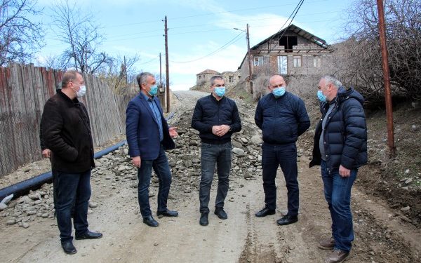 სოფელ იდლეთში გზის სამშენებლო სამუშაოები მიმდინარეობს