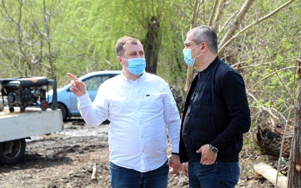 დირბში საავტომობილო გზისა და სასმელი წყლის სისტემის სარეაბილიტაციო სამუშაოები მიმდინარეობს