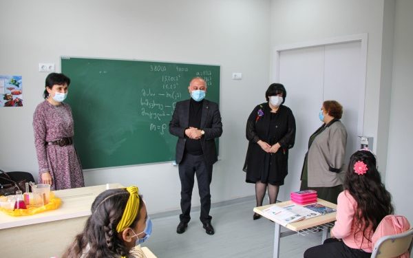 შიდა ქართლის რეგიონის საჯარო და კერძო სკოლებში სწავლა საკლასო ოთახებში განახლდა