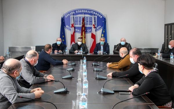შიდა ქართლის რწმუნებულმა კასპის მერიისა და საკრებულოს წარმომადგენლებთან სამუშაო შეხვედრა გამართა