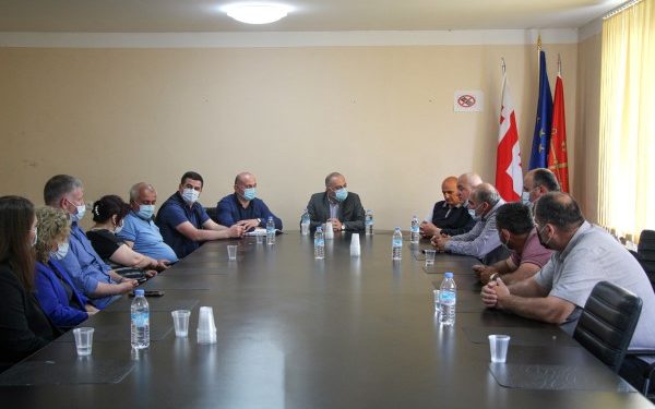 ვალერიან მჭედლიძემ მორიგი შეხვედრა ქარელის მუნიციპალიტეტის მერიაში გამართა