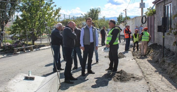 კარალეთის დევნილთა ჩასახლებაში შიდა გზების მოწყობის სამუშაოები მიმდინარეობს
