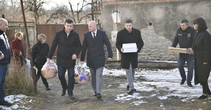 საოკუპაციო ხაზთან მცხოვრებ ოჯახებს საახალწლო ნობათი გადაეცათ