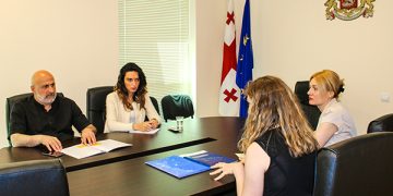 გუბერნატორი ორგანიზაციის ,,ადამიანი გაჭირვებაში” და CHCA-ს წარმომადგენლებს შეხვდა