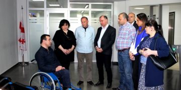 შიდა ქართლში მცხოვრებ შეზღუდული შესაძლებლობის მქონე პირებს ეტლები გადაეცათ