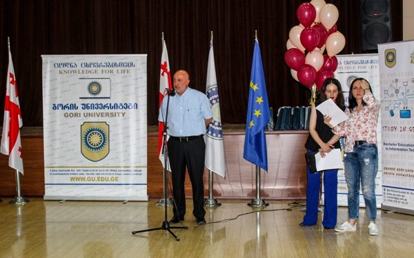 გუბერნატორმა სტუდენტებს უნივერსიტეტის დასრულება მიულოცა