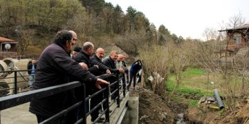 გუბერნატორმა სურამი–ქემფერის დამაკავშირებელი რეაბილიტირებული ხიდი მოინახულა