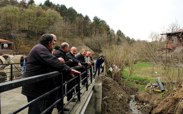 გუბერნატორმა სურამი–ქემფერის დამაკავშირებელი რეაბილიტირებული ხიდი მოინახულა