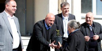 ნგრევად შენობებში მცხოვრებ დევნილ ოჯახებს ახალი ბინები გადაეცათ