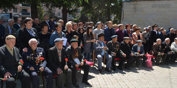 იოსებ ოქრომელიძემ გორელ ვეტერანებს 9 მაისი მიულოცა