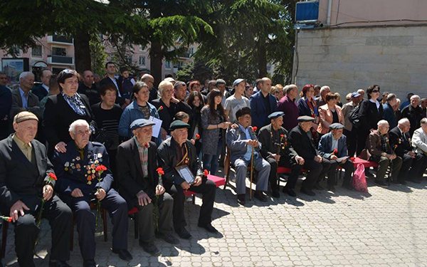 იოსებ ოქრომელიძემ გორელ ვეტერანებს 9 მაისი მიულოცა