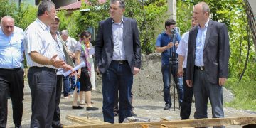 გუბერნატორის მოადგილე კარალეთის დევნილთა ჩასახლებაში იმყოფებოდა