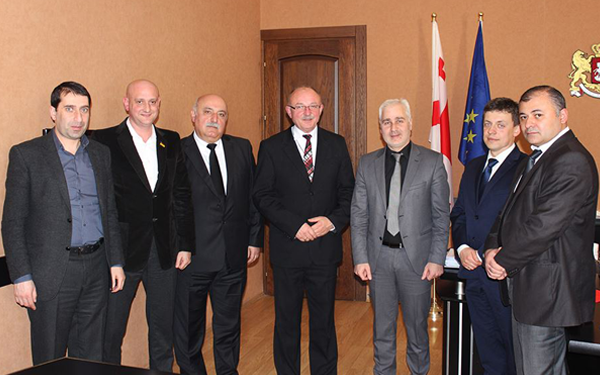 გუბერნატორმა უცხოურ დელეგაციებს უმასპინძლა