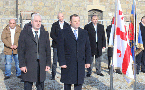 სდსს–ს წვევმდელთა ფიცი შინდისის მემორიალთან