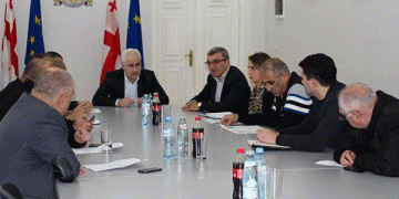 გუბერნატორის ადმინისტრაციაში სკოლების საჭიროებებზე იმსჯელეს