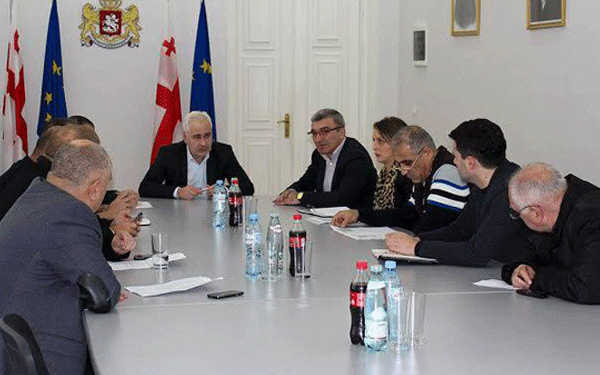 გუბერნატორის ადმინისტრაციაში სკოლების საჭიროებებზე იმსჯელეს