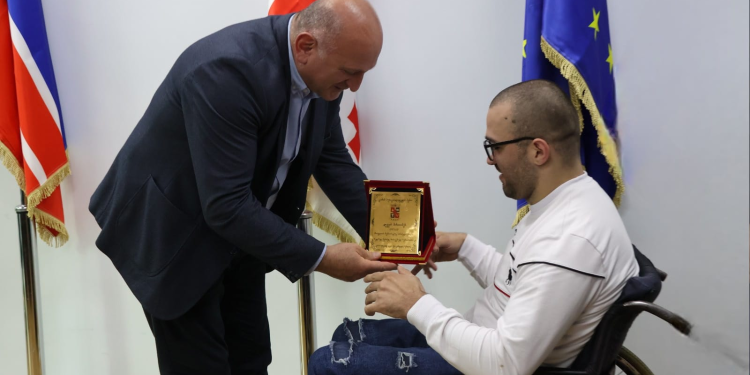 შიდა ქართლის სახელმწიფო რწმუნებული სიმონ გულედანი ახალგაზრდა სპორტსმენებს შეხვდა