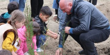 შიდა ქართლის სახელმწიფო რწმუნებულმა სიმონ გულედანმა ვარიანში გამწვანების აქციაში მიიღო მონაწილეობა