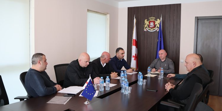 სიმონ გულედანი ქურთის, ერედვისა და თიღვის მუნიციპალიტეტების ხელმძღვანელებს შეხვდა