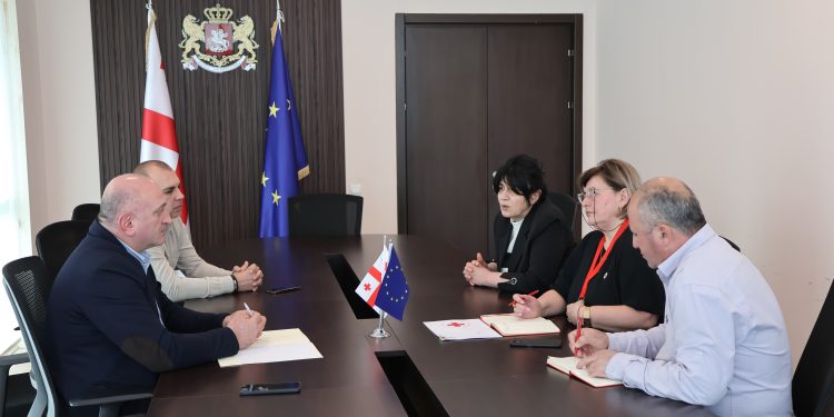 გარემოს დაცვისა და სოფლის მეურნეობის მინისტრი სახელმწიფო რწმუნებულებსა და მერებს შეხვდა