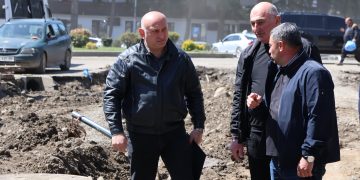 სიმონ გულედანი ხაშურში საგზაო ინფრასტრუქტურის სარეაბილიტაციო სამუშაოებს გაეცნო