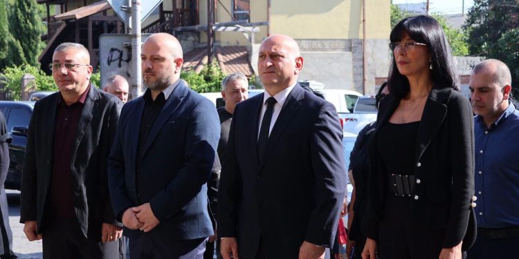 შიდა ქართლის სახელმწიფო რწმუნებულმა სიმონ გულედანმა ადგილობრივი ხელისუფლების წარმომადგენლებთან ერთად 2008 წელს რუსეთ-საქართველოს ომის დროს დაღუპული გმირების მემორიალები გვირგვინებით შეამკო.
