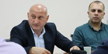 დევნილთა საკითხებთან დაკავშრებით სიმონ გულედანმა სამუშაო შეხვედრა გამართა